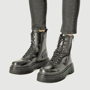 The KOOPLES WOMEN'S LACE-UP LEATHER FLAT BLACK BOOTS SIZE 39 NWB MSRP.$ 389